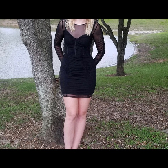 Guess body con dress - Picture 2 of 3